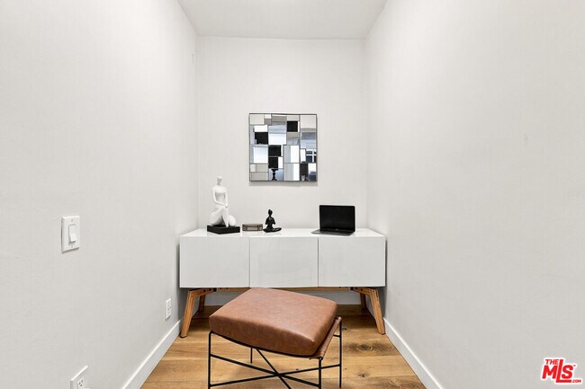 Foto del edificio - 7270 Hillside Ave