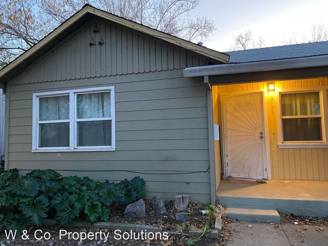 Primary Photo - 4 br, 2 bath House - 2756 Oak St