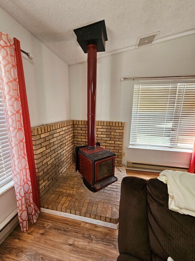Foto del edificio - 3 Bedroom/2 Bath Home with a 2-Car Garage