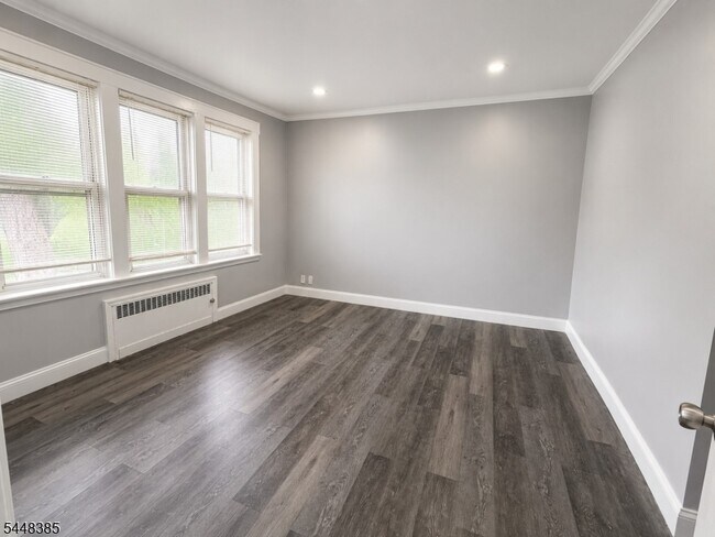 Foto del edificio - 197 Hansbury Ave