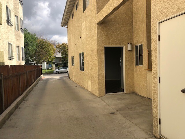 Back door - 221 N Screenland Dr