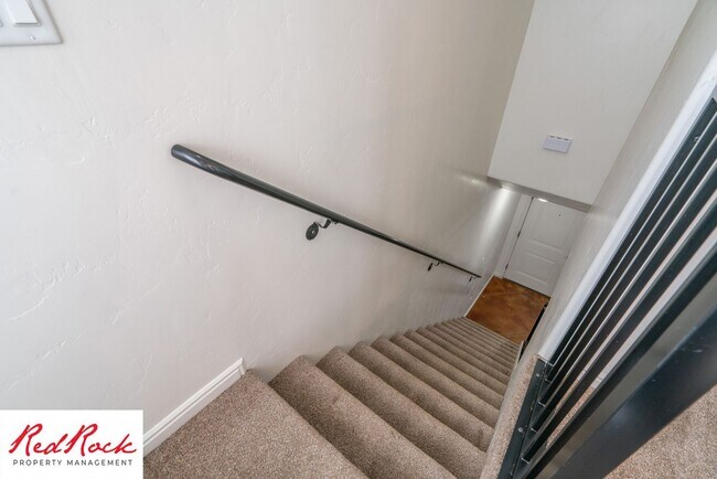 Foto del edificio - End Unit, DOG-FRIENDLY 3 Bedroom Townhome ...