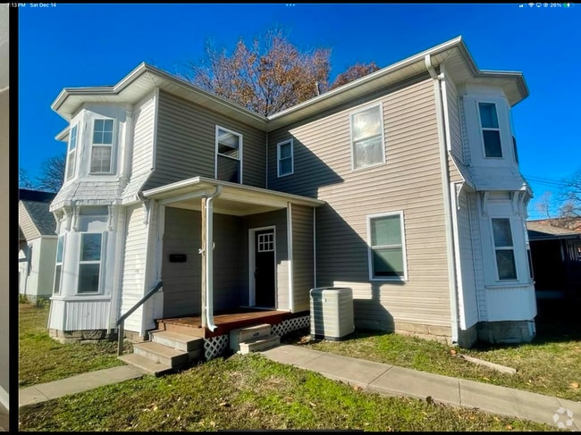 Building Photo - 323 Jackson St