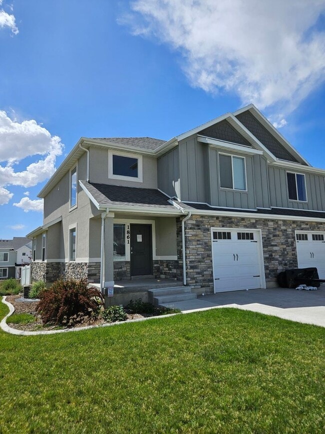 Building Photo - Charming 3 Bed, 2.5 Bath in Tooele