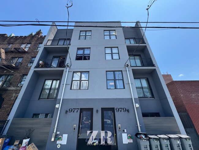 Building Photo - 979 E 34th St