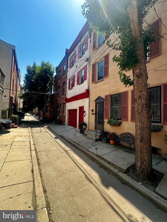 Foto del edificio - 1740 Rodman St