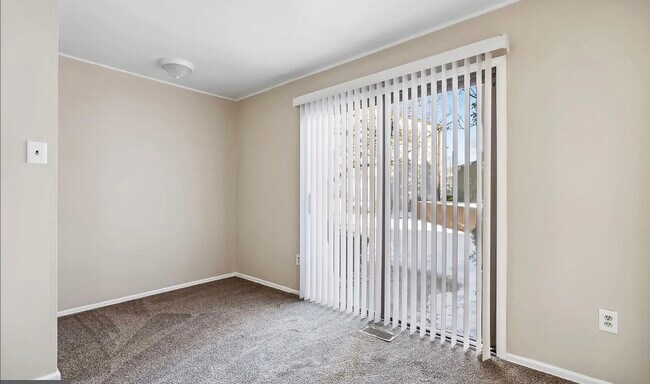 Building Photo - 15 Devon Pl