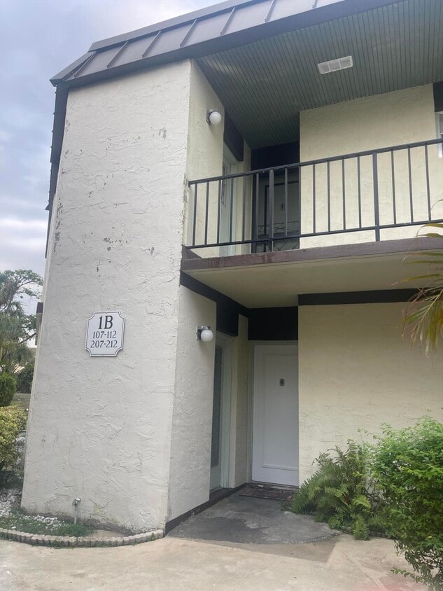 Primary Photo - 1 Greenway Village N