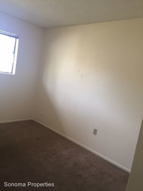 Building Photo - 120 Buena Vida Ct