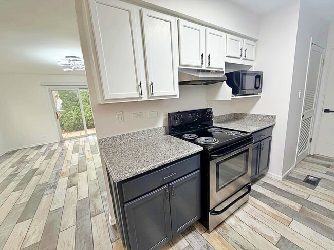 Building Photo - 440 Lear Ct