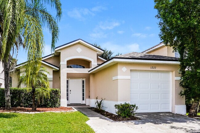 Foto del edificio - 1227 Heather Lake Dr