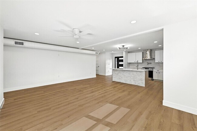 Foto del edificio - 815 Buckingham Pl