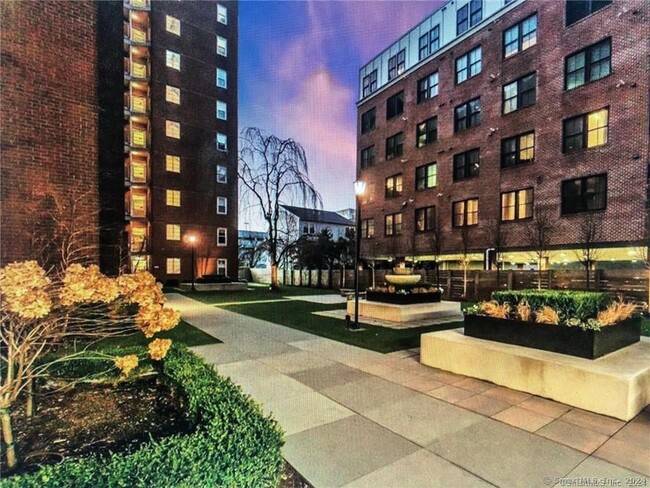 Foto del edificio - 700 Summer St