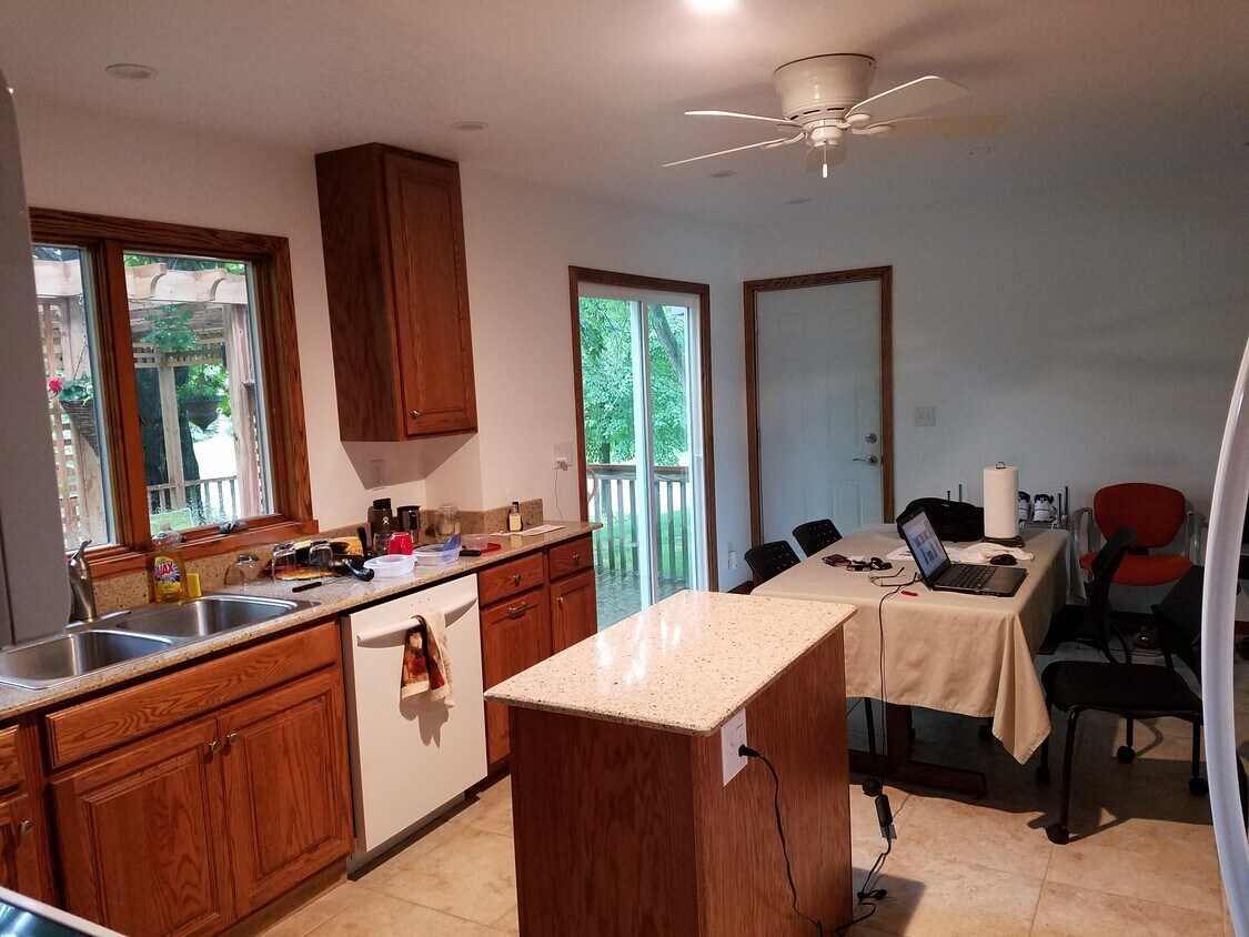Foto principal - 5027 W 98th St