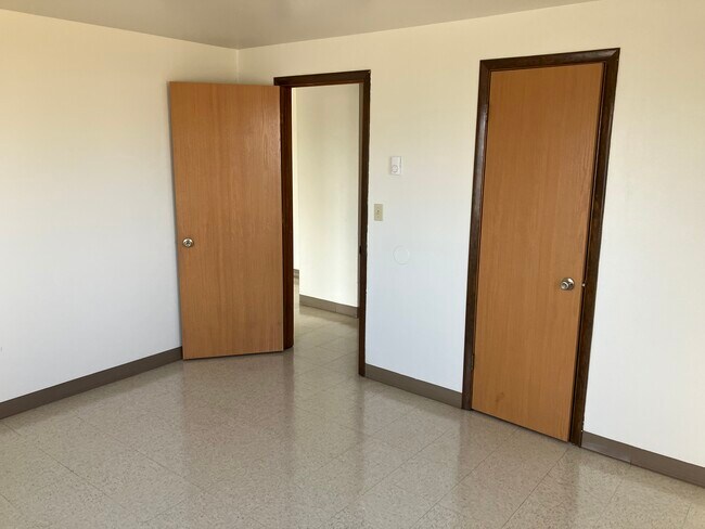 Foto del edificio - 1203 Larson Blvd