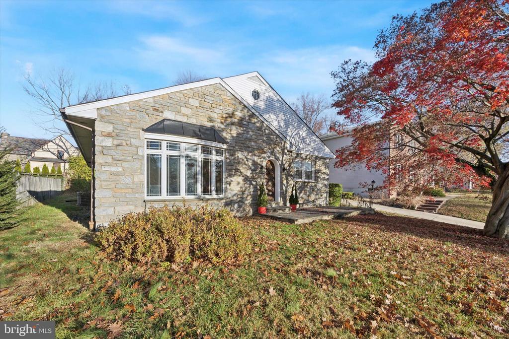 Foto principal - 7033 Sherwood Rd