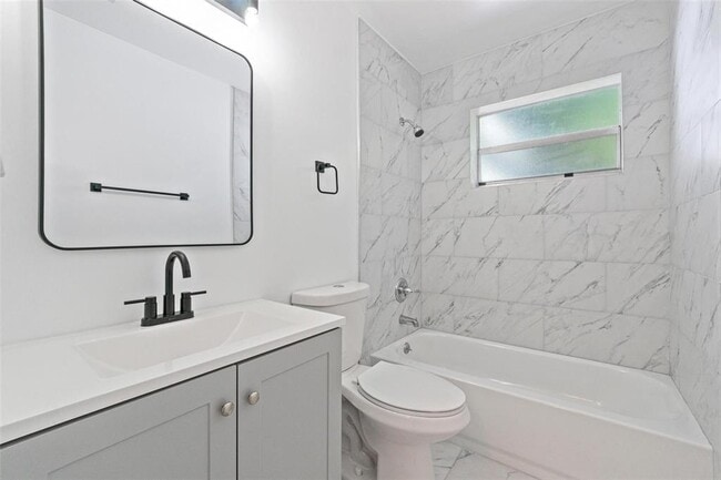 Foto del edificio - 1040 NW 23rd Ter