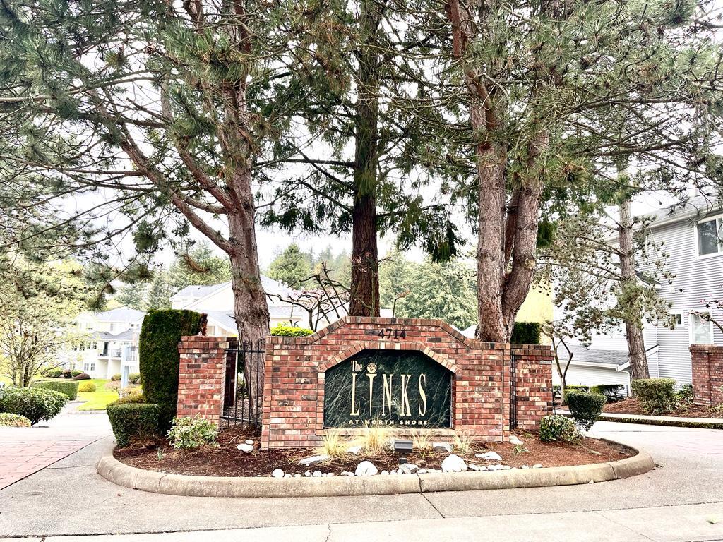 Primary Photo - 4714 Fairwood Blvd NE