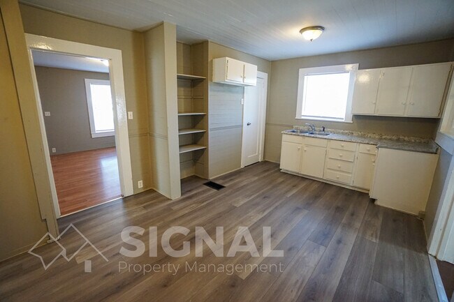 Foto del edificio - 7837 Churchill Drive