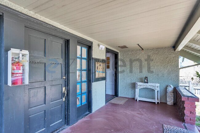 Building Photo - Unit 2