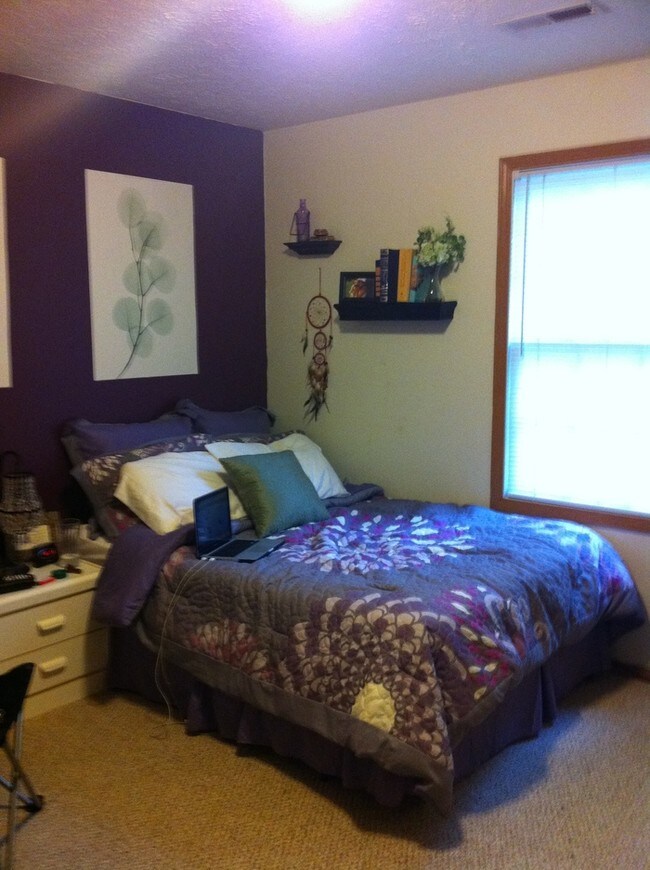 Building Photo - ISU/HEARTLAND STUDENTS- 3-4 Bedroom Apartment