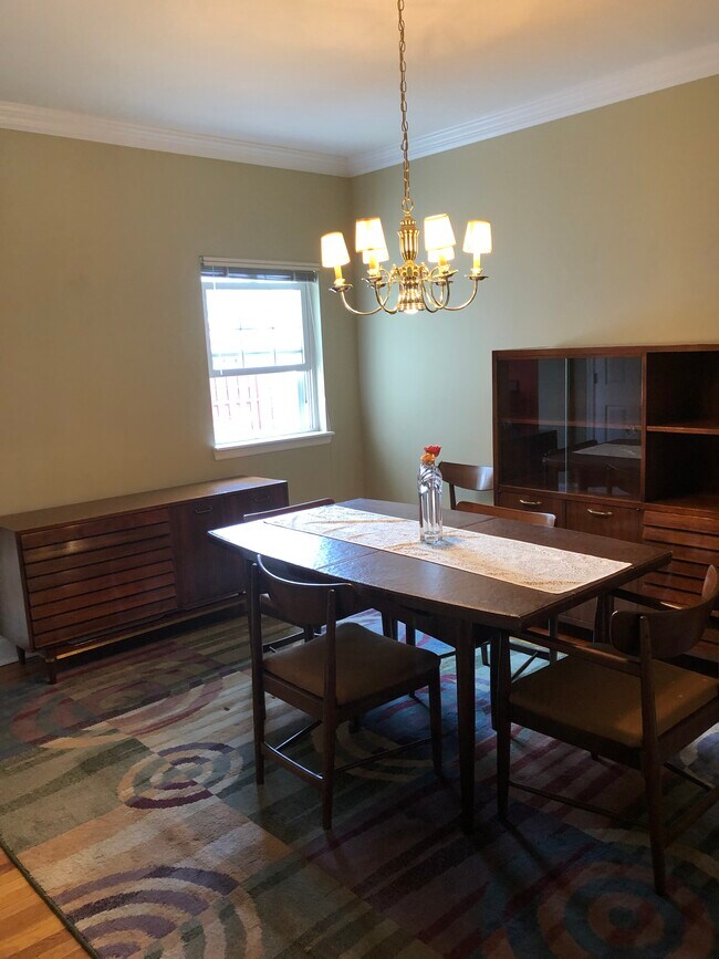 Comedor - 2814 Sarah St