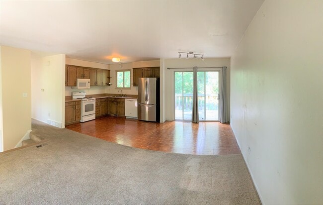 Photo - 104 East St House