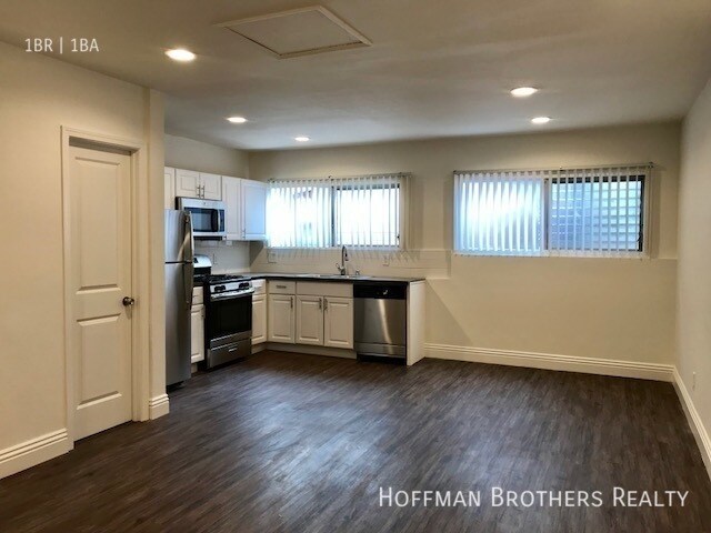 Foto principal - 4840 W Slauson Ave