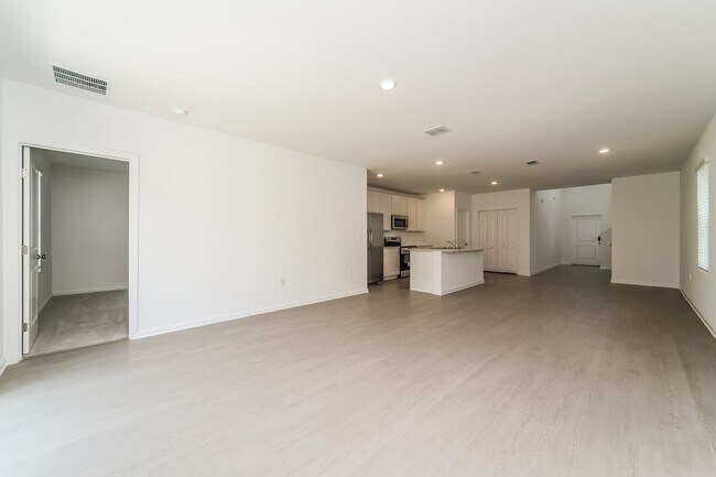 Foto del edificio - 6240 Botticella Blvd