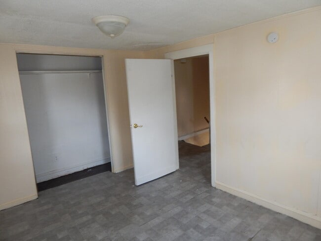 Building Photo - 41 1/2 Kidder St