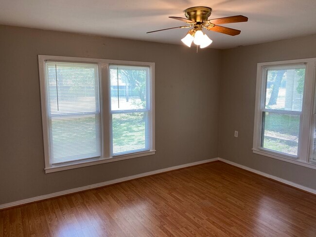 Dormitorio 1 - 1741 W Frey St