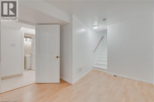 Photo du bâtiment - 347 Keewatin Ave