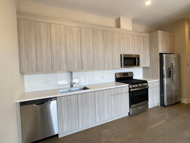 Foto del edificio - 1741 N Western Ave