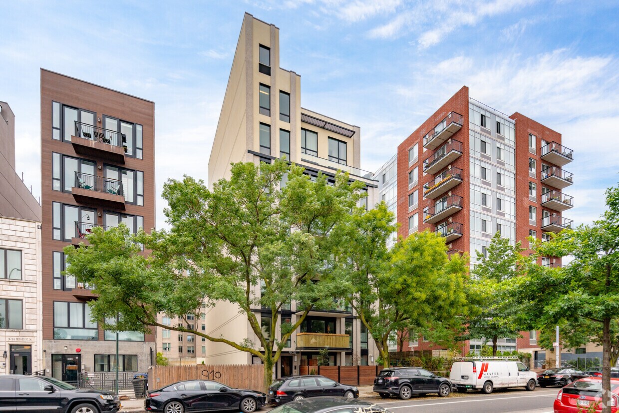 Foto principal - 906 Bergen St