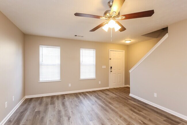 Building Photo - 204 Springbottom Dr SE