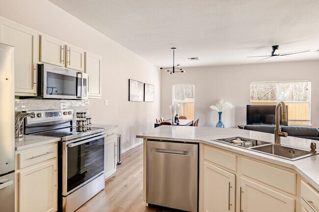 Building Photo - 7214 Dan-Jean Dr