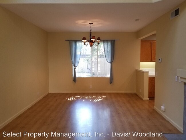 Building Photo - 3 br, 2.5 bath House - 3320 Via Verde Terrace