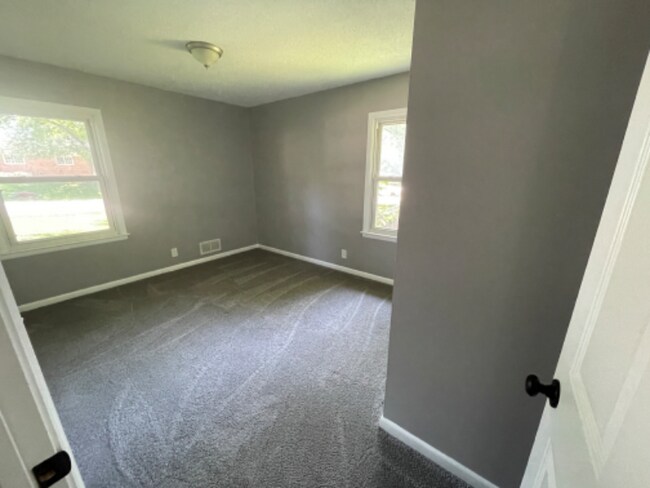 Foto del edificio - 106 W 8th St