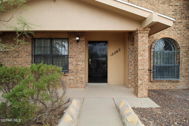 Building Photo - 3205 Fierro Dr