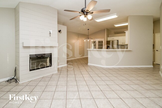 Foto del edificio - 813 Arbor Hill Cir