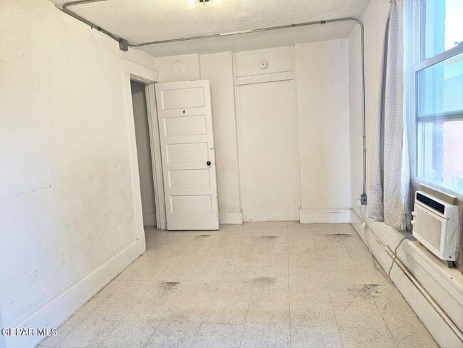 Building Photo - 1114 E Rio Grande Ave