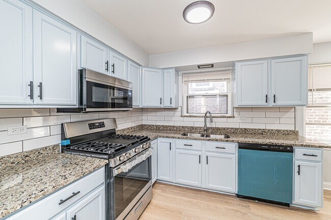 Foto del edificio - 7530 N Oakley Ave