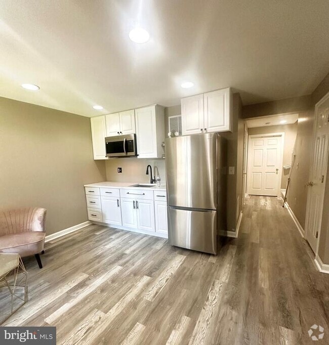 Building Photo - 450 Andromeda Terrace NE