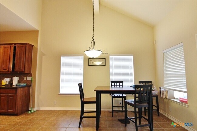Building Photo - 803 Lodge Creek Dr