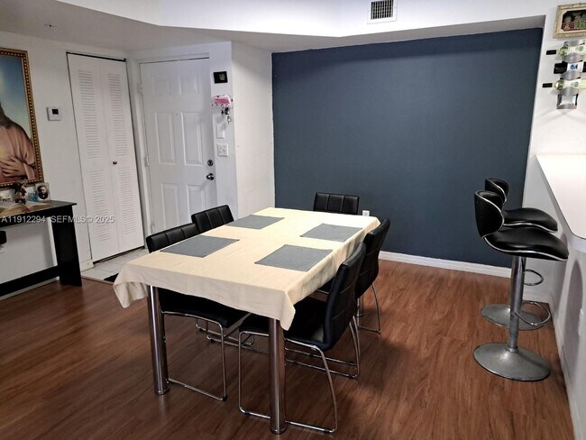 Foto del edificio - 12136 St.Andrews Pl