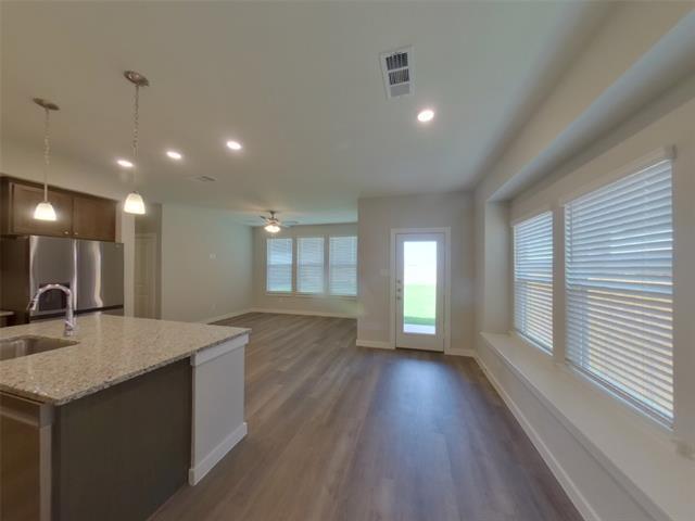 Foto del edificio - 2537 Finch Holw Dr