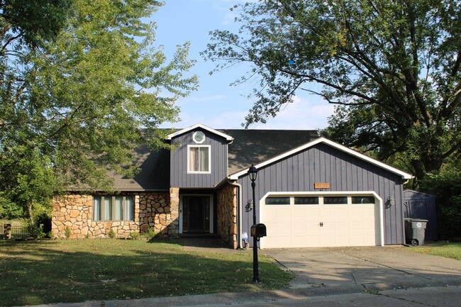 Building Photo - 2115 Pineshore Ct