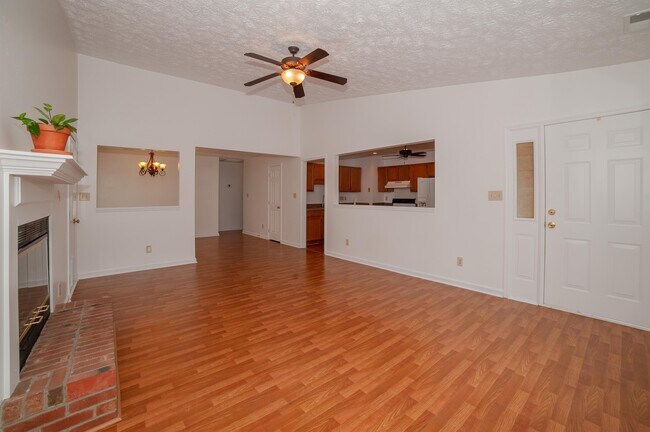 Building Photo - 6440 Brookshire St