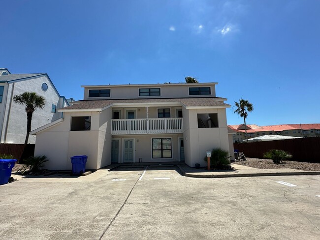 Building Photo - ISLAND LIVING!
