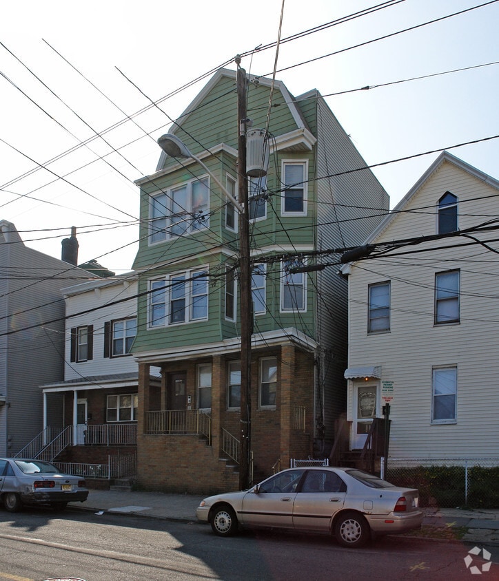 Primary Photo - 131 Avenue E